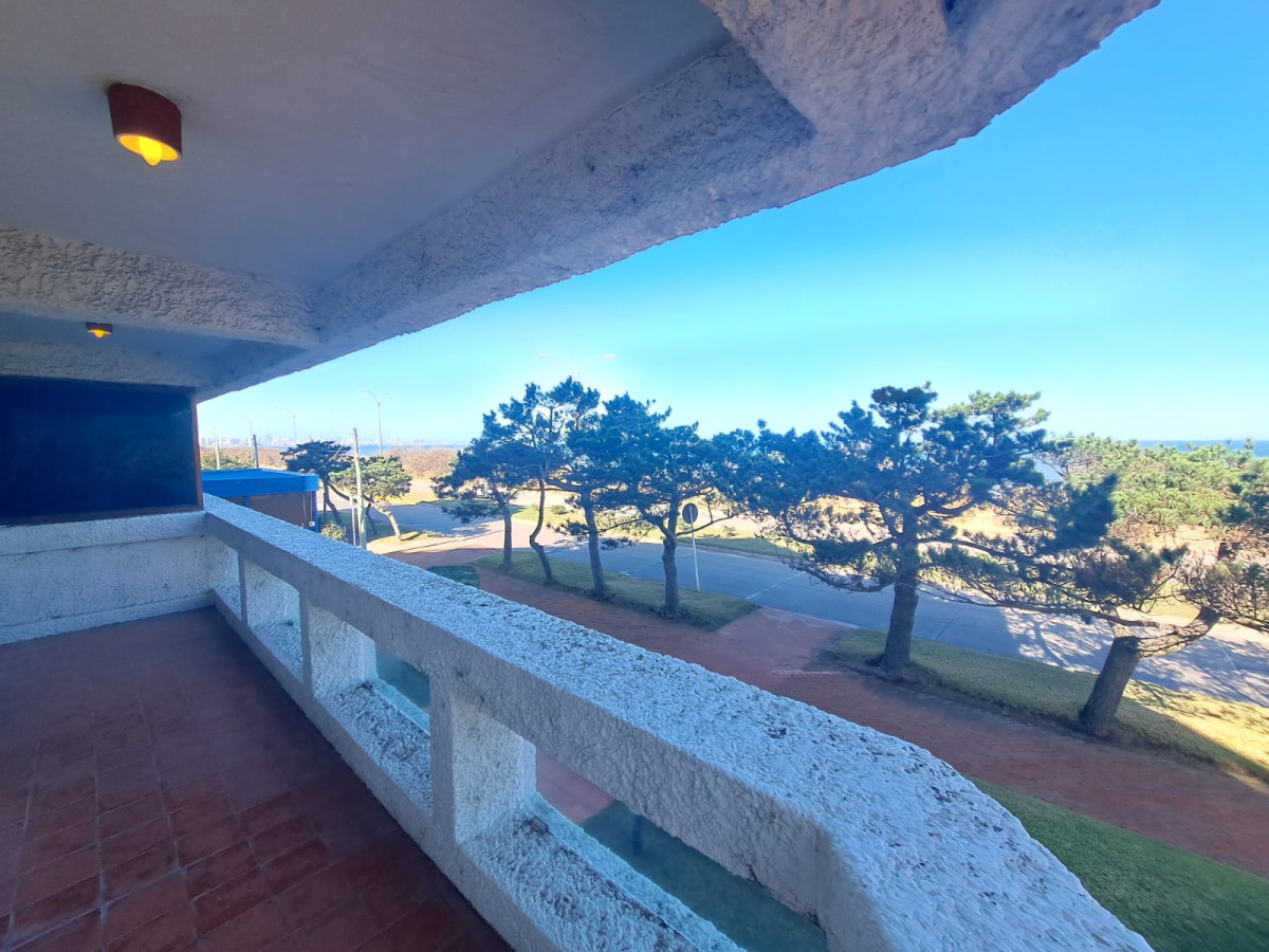 VENTA APARTAMENTO 2 DORMITORIOS 2 BAÑOS 1 SUITE PLAYA MANSA PUNTA DEL ESTE