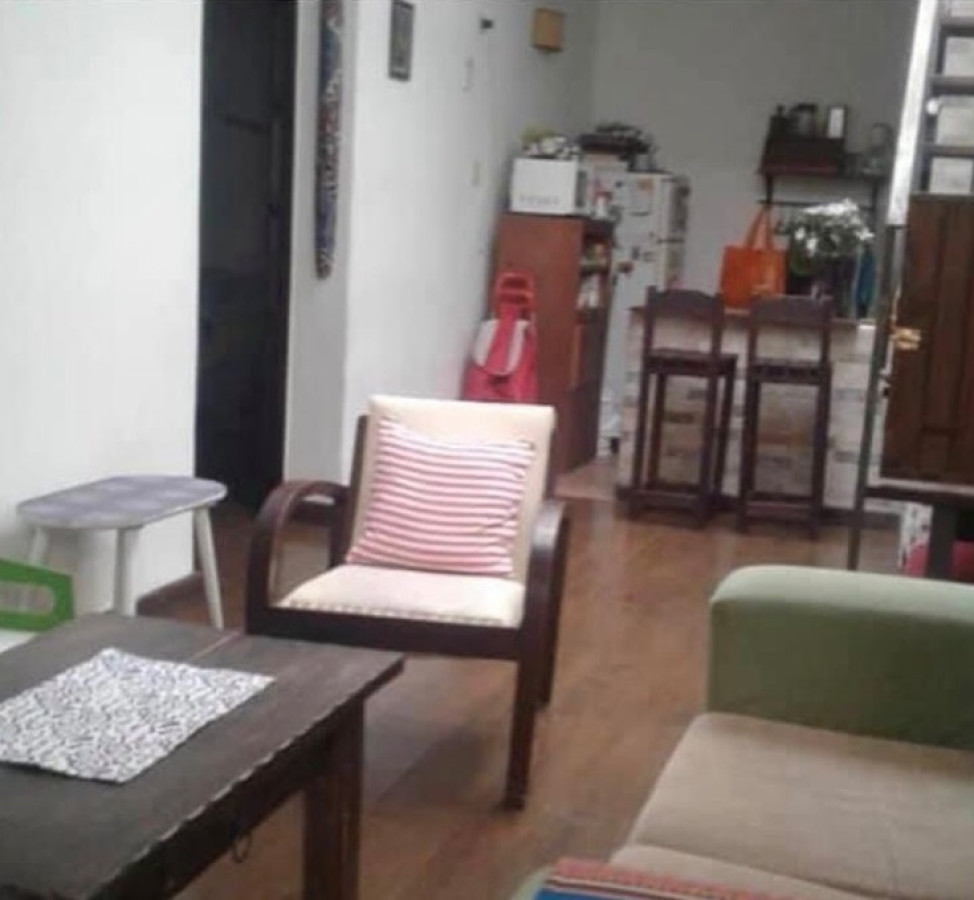 Antonio Machado y Burgues. Ideal para invertir. Apartamento en planta baja al frente, tipo casa.
