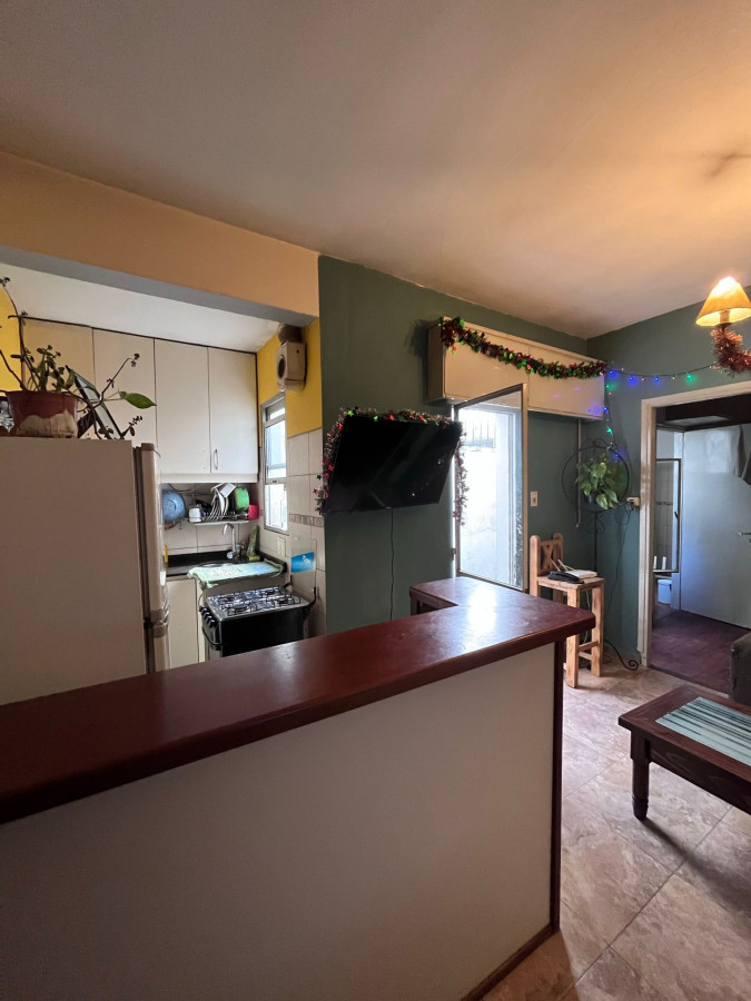 Apartamento sobre Gallinal casi Paullier, planta baja