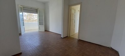 Muy buen punto, con variados servicios y locomoción.