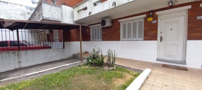 Casa en planta baja, próx a Corrales y Varela