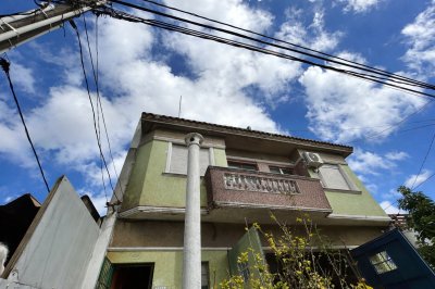 Casa sobre García Peña, a dos cuadras de Br Artigas y Burgues