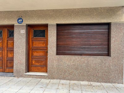 Hermosa Casa sobre Yaguarí casi Bvar Artigas 