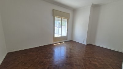 Casa en planta alta en Magested a una cuadra de San Martín 