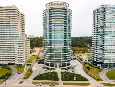 Venta de Apartamento TRUMP TOWER 2 dorm, con financiación propia, Vista al mar