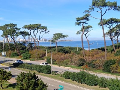 Apartamento en venta en edificio Primea linea de Playa mansa 