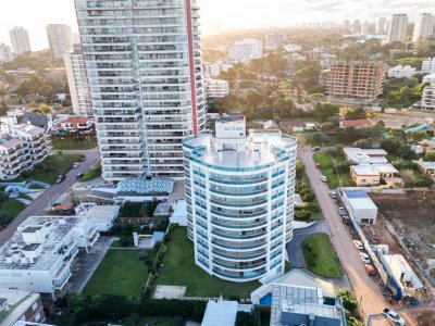 Apartamento de 4 dormitorios en alquiler, Playa Brava, Punta del Este