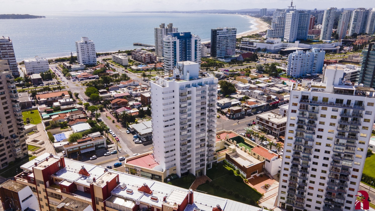 Venta de Apartamento 3 dormitorios en Torre Triangulo, Punta del Este
