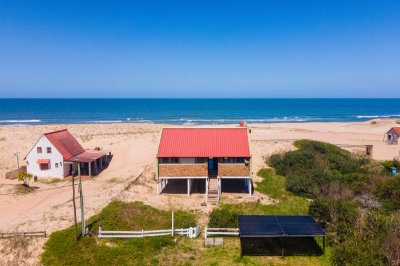 Venta de Casa en primera linea al mar, Punta del Diablo