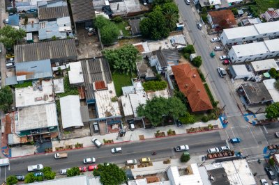 Venta de casa sobre importante Avda comercial, Centro, Maldonado