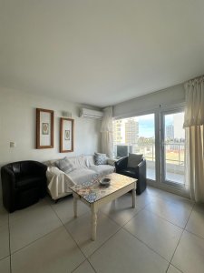 SE ALQUILA APTO EN LA PENÍNSULA