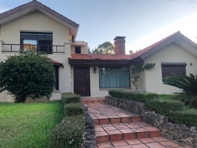 ALQUILER TEMPORAL DE ESPELNDIDO CHALET EN BARRIO MARLY