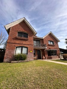 VENTA DE ESPLENDIDA CASA EN JARDINES DE CORDOBA