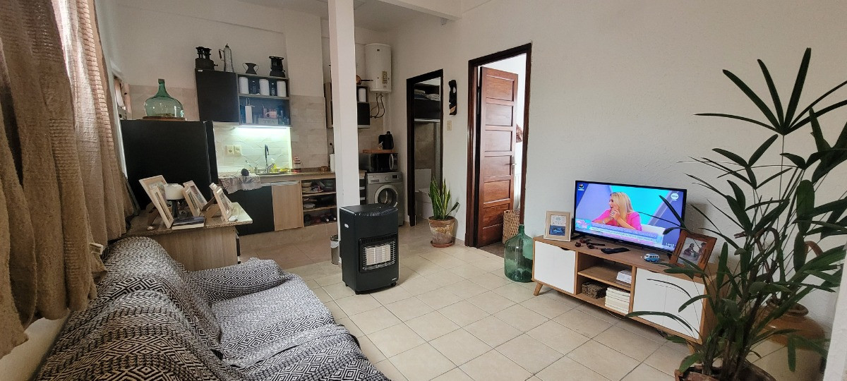 Apartamento Inversión, 2 Dormitorios, Balcón Y Terraza, Frente A Hospital Maciel, Sin Gastos Comunes