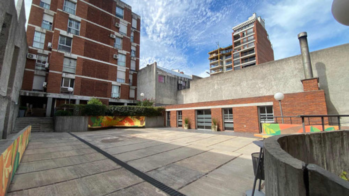 VENTA  Apartamento Tres Cruces. Entrega USD15.000 Más Deuda