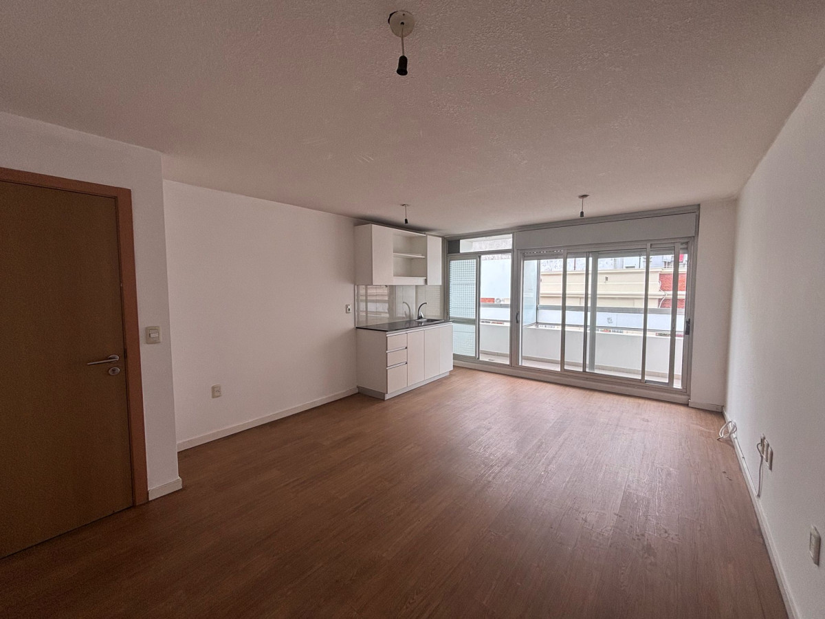 Venta de apartamento. ZONA TRES CRUCES. Con cochera