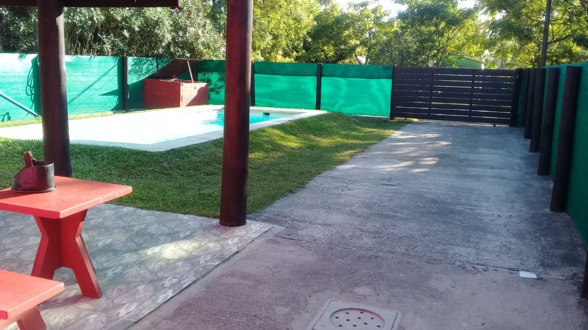 Casa Con Piscina, A Una Cuadra De La Rambla De Colonia 