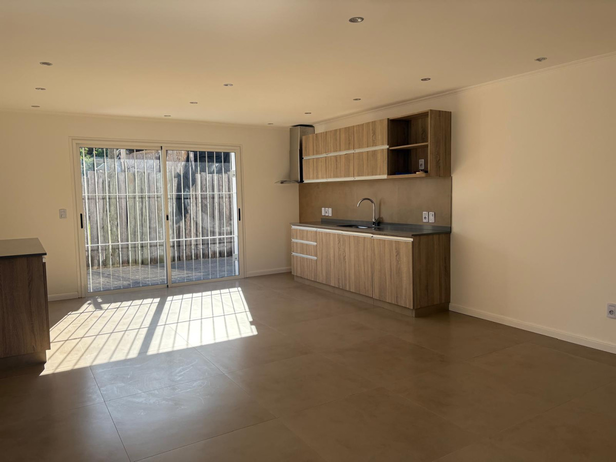 Casa en venta a estrenar, Solymar. Gran terreno