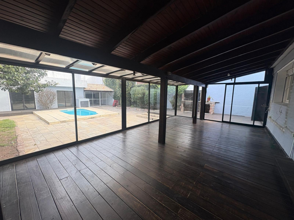 Espectacular casa en Venta, Carrasco. 5 DORMITORIOS.