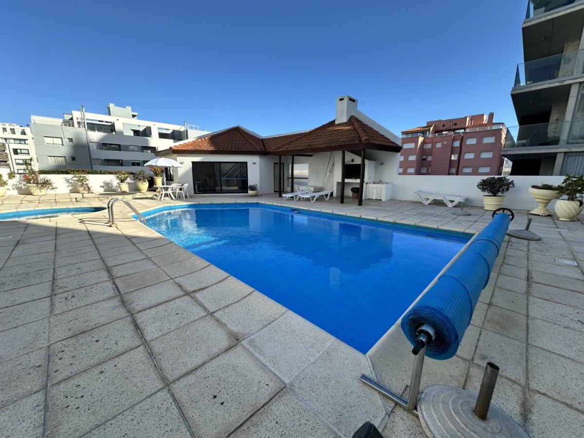 APARTAMENTO CON GRAN TERRAZA AL FRENTE