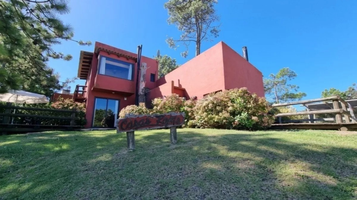 vende un atractivo Complejo integrado por 3 viviendas independientes