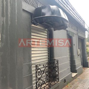 Amplio local frente a Diamantis 