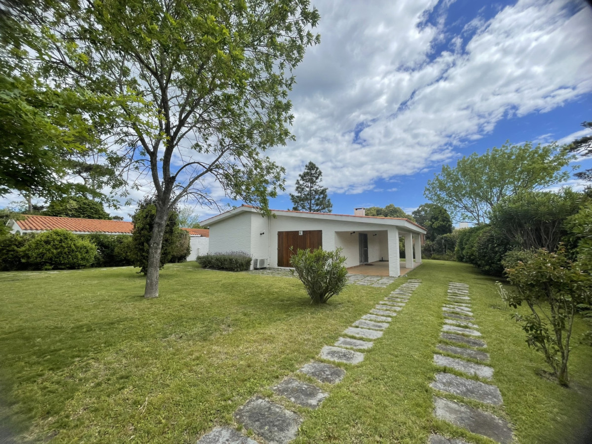 Imagen de Casa en Mansa, Punta del Este. 3 dormitorios, terreno de 1066 m²