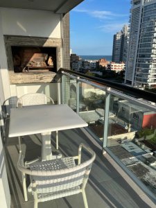 Apartamento en alquiler temporal en Punta del Este con parrillero propio