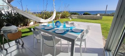 Apartamento frente al mar, con servicios, en Punta del Este