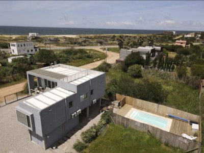 Casa minimalista en venta con vista al mar