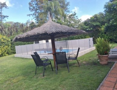 Casa en venta y alquiler temporal en Pinares, Punta del Este