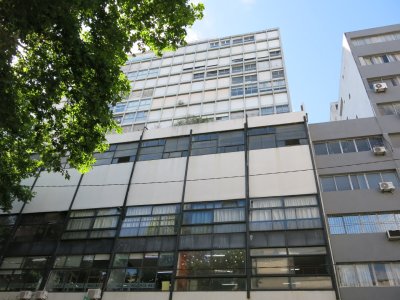 VENTA APTO 3 DORMITORIOS MAS SERVICIO CORDON