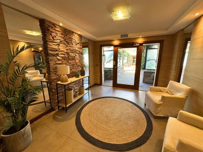 Venta Moderno y Seguro Apartamento 3 dormitorios en Carrasco Norte!