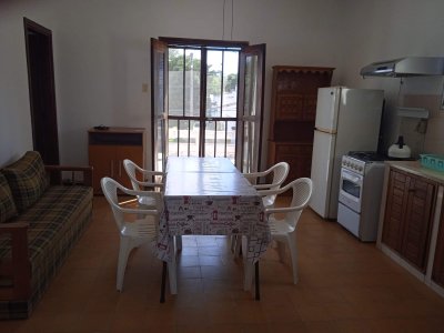 Oportunidad para inversores - 2 aptos + 2 locales comerciales en venta