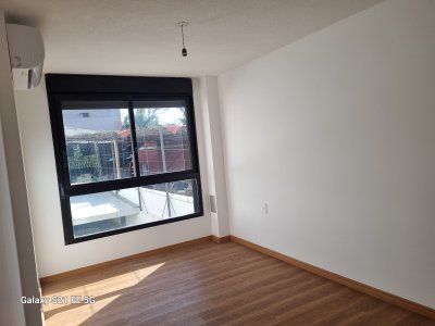 Se vende apartamento amplio estrenar en Malvin 