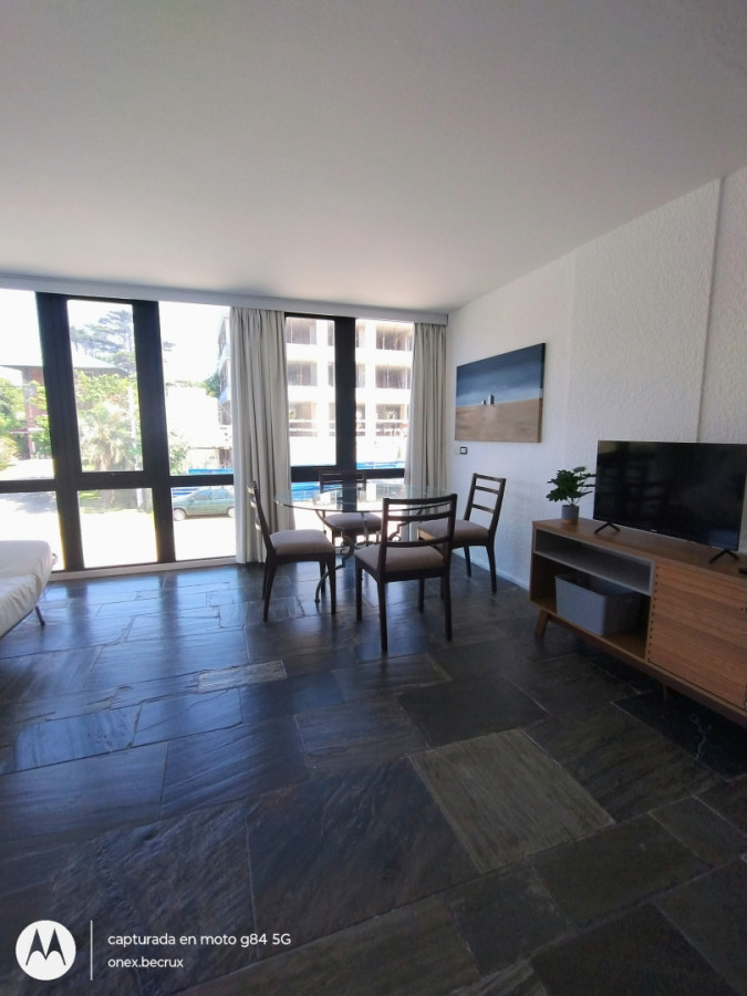 Se alquila apartamento en Punta del Este.
