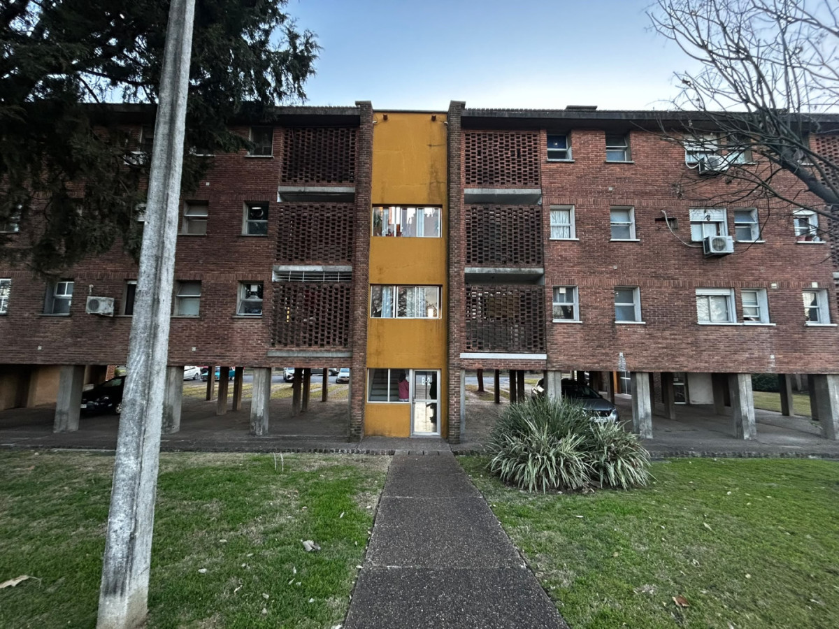 Traspaso Apartamento 2 Dormitorios Sobre Avenida
