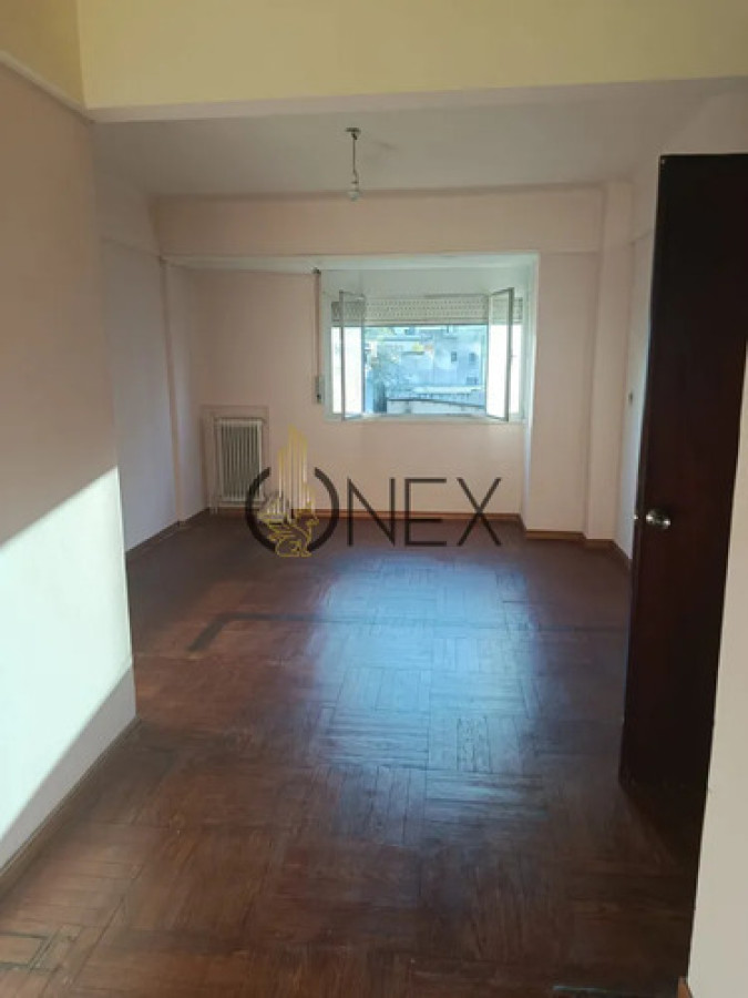 Se alquila Apto tres dormitorios a 100mt de la Plaza Independencia