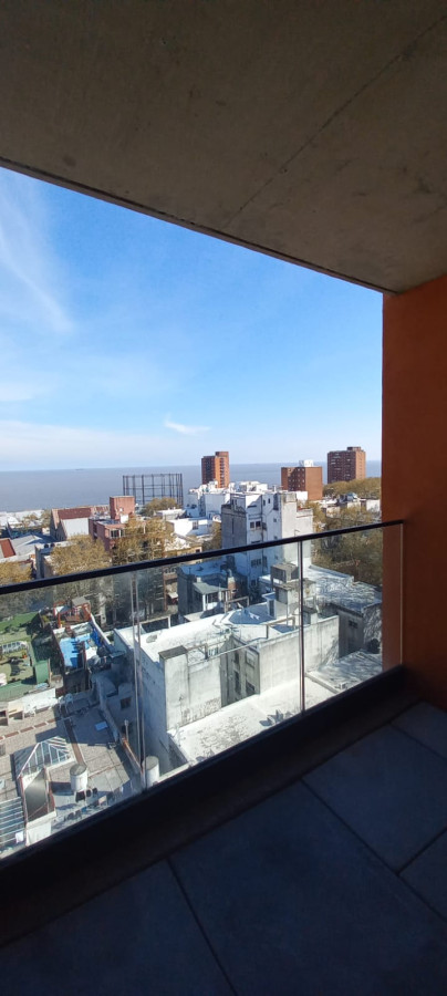 Alquiler de Apartamento 2 dormitorios + cochera vista a la rambla Barrio Sur