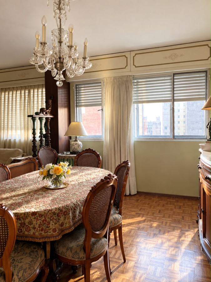 Se alquila apartamento amueblado en Punta Carretas, Montevideo.