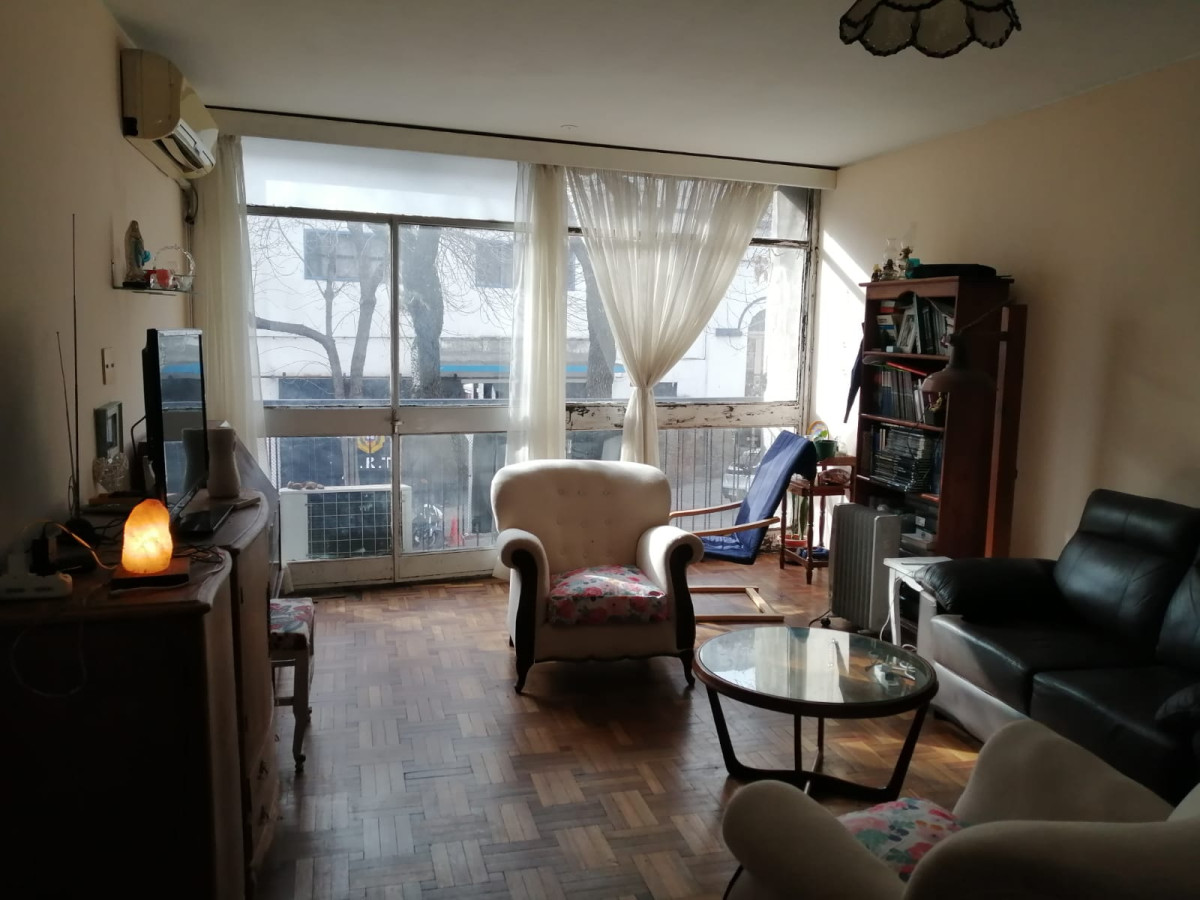 Se vende apartamento en Cordón, Montevideo. 