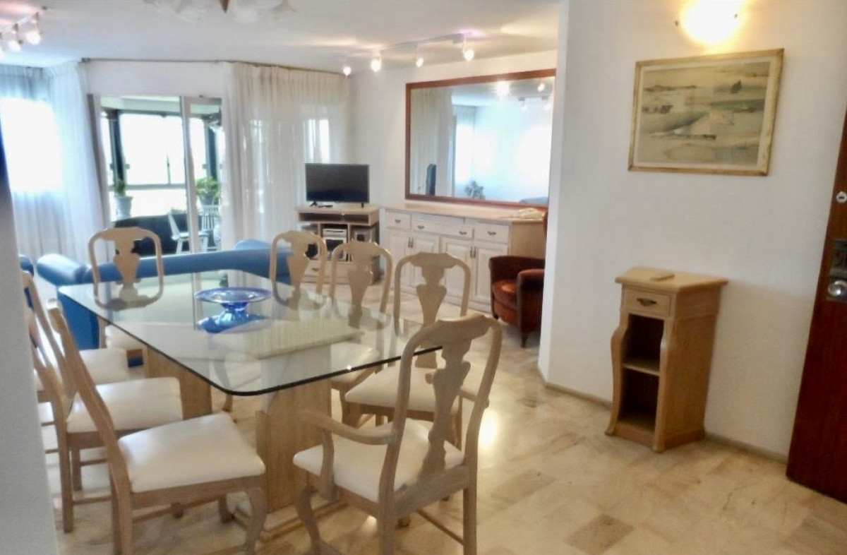 En Alquiler Apartamento en Punta del Este de 3 dormitorios.