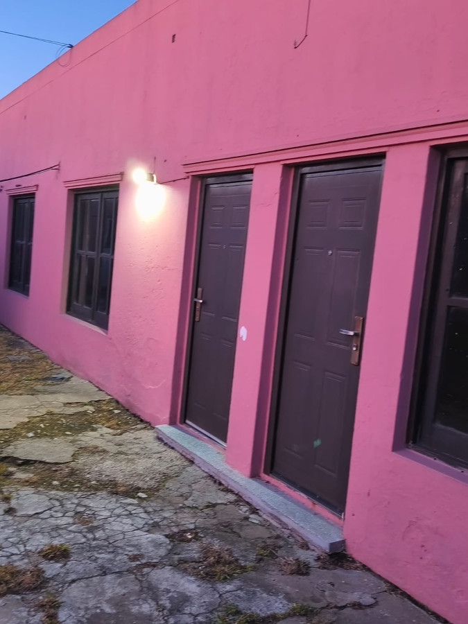 Venta y alquiler de casa con apto en San Carlos