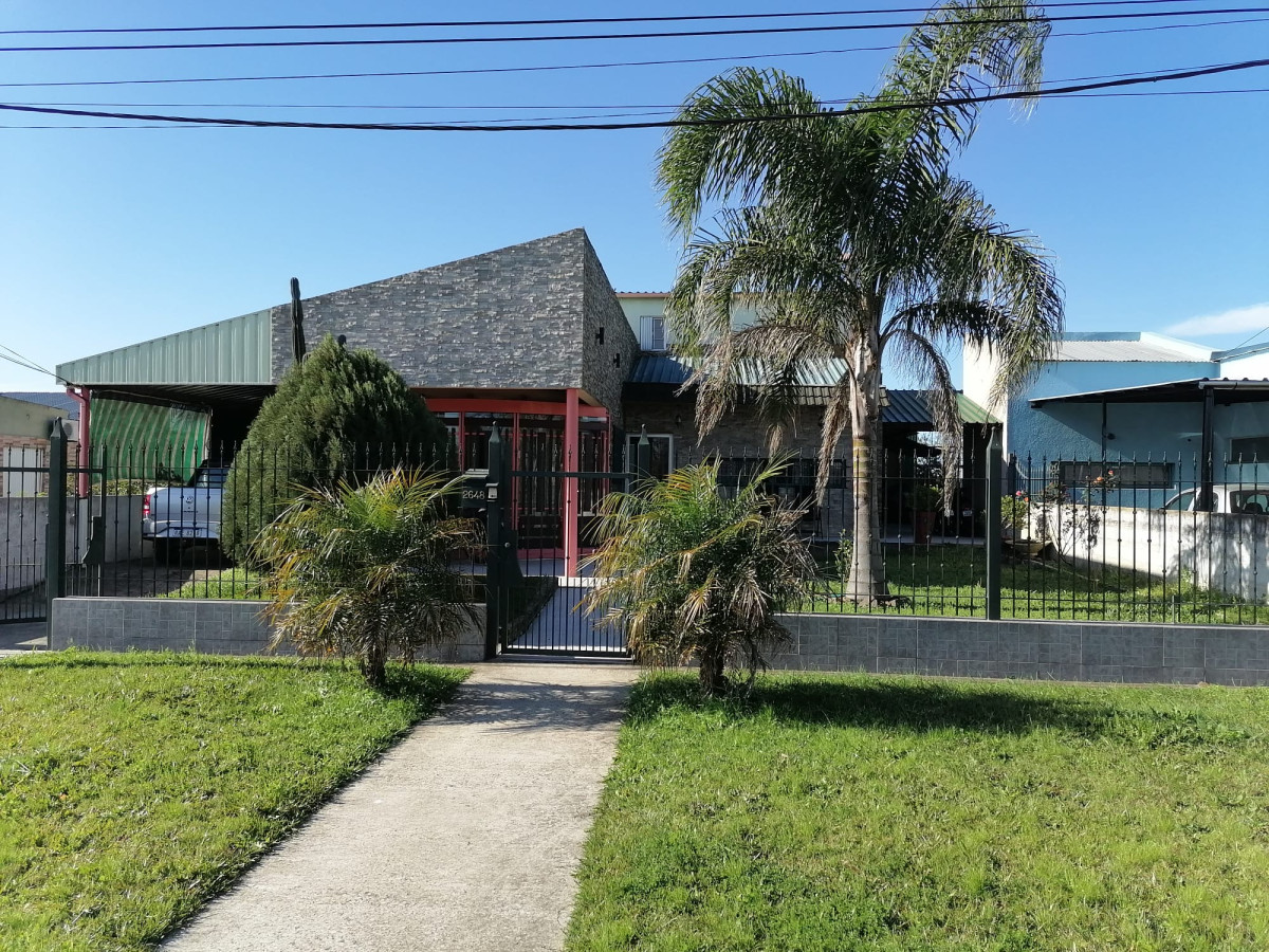 Se vende casa 5 dormitorios excelente ubicación en Tacuarembó 