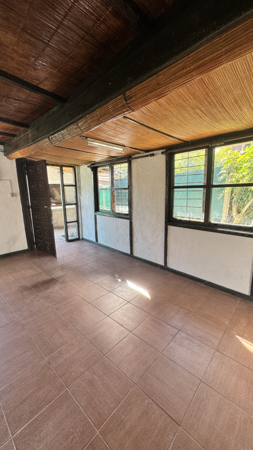 Se alquila cabaña en Lagomar norte.