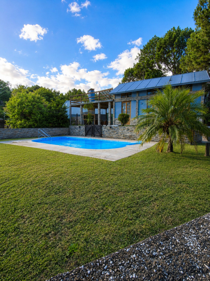 Oportunidad venta de casa en Maldonado solanas cuatro dormitorios cuatro baños piscina climatizada terraza con parrillero