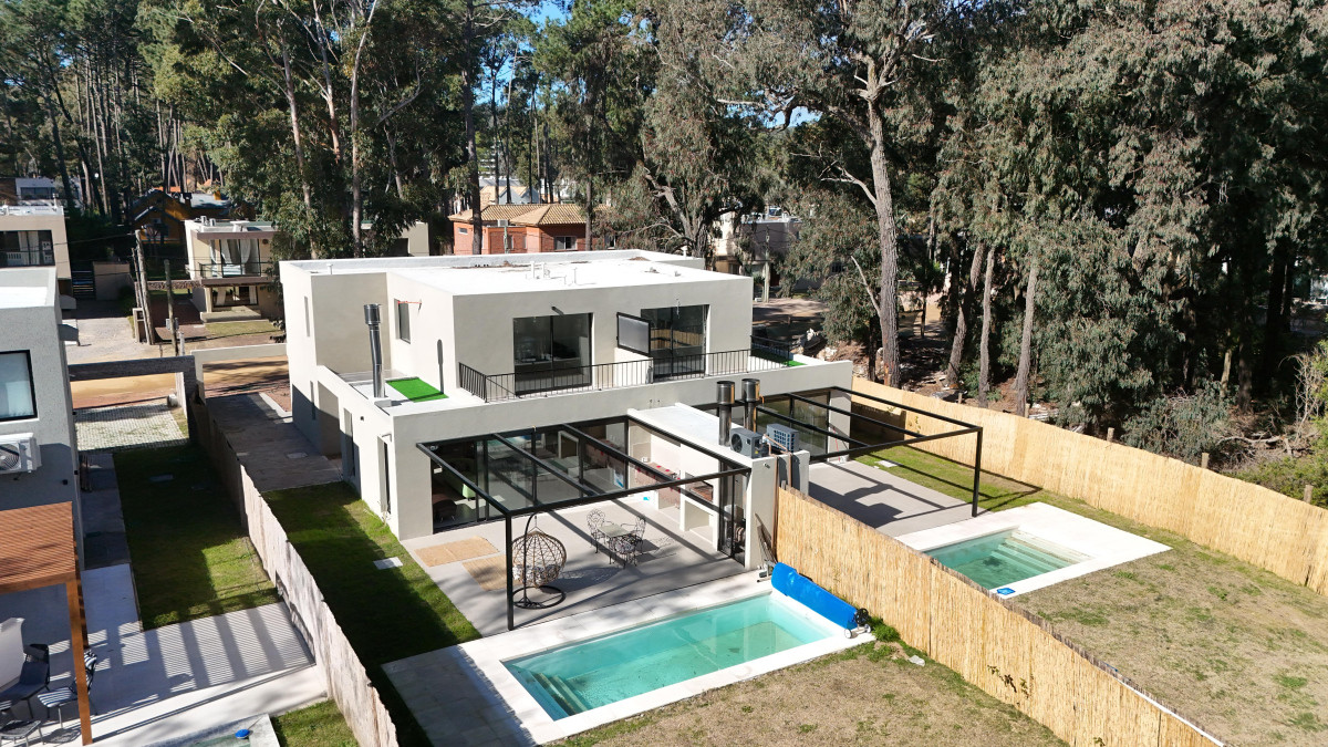 Alquiler  casa  4 suites espectaculares a estrenar equipadas en Solanas 