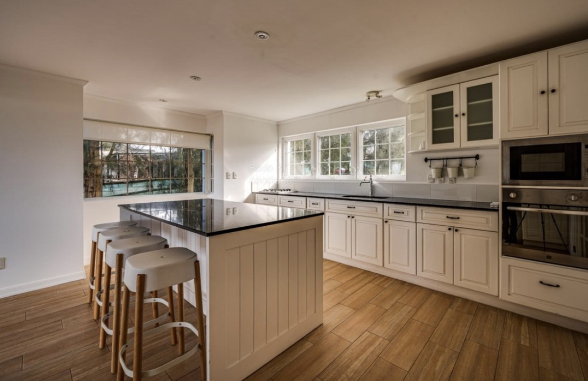 TU NUEVA VIDA EMPIEZA ACÁ! Venta Casa Altos la Tahona 3D Suite, estar, 2 plantas excelente ubicación  