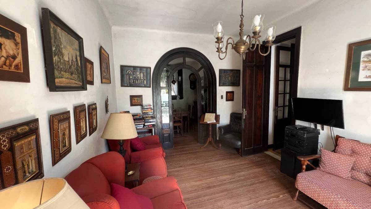 HERMOSA CASA UBICADA EN PUNTA CARRETAS DE 4V DORMITORIOS