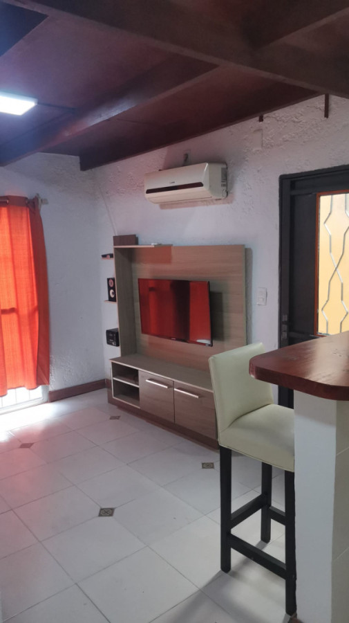 Se alquila casa en El Fortín. 